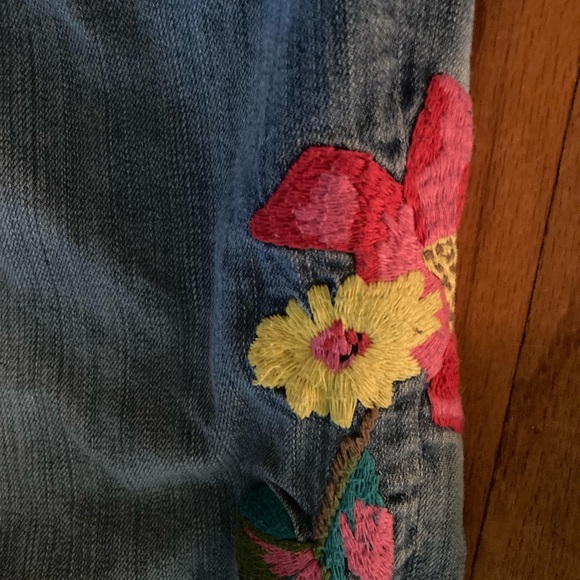 Beautiful embroidered Denim - Picture 3 of 10